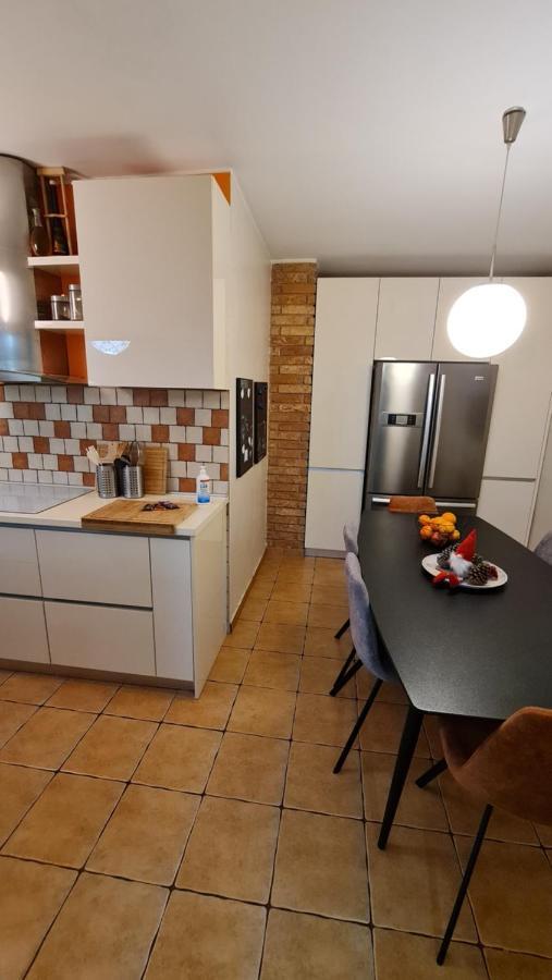 South 2 Osijek Appartement Buitenkant foto